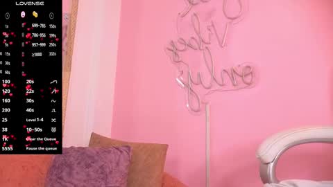 Snapshot of scarleett_johansson chatting on November 9, 8:01 am Scarlett online show from November 9, 8:01 am