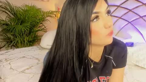 Snapshot of scarlet__hill chatting on January 4, 5:37 am scarlet hill online show from January 4, 5:37 am