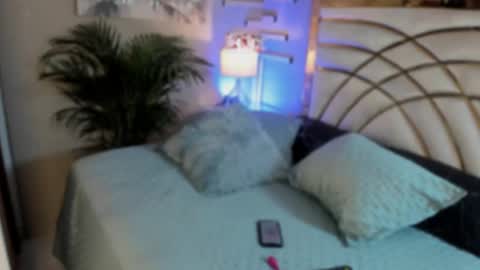 Snapshot of scarlet__hill chatting on January 12, 2:03 am scarlet hill online show from January 12, 2:03 am