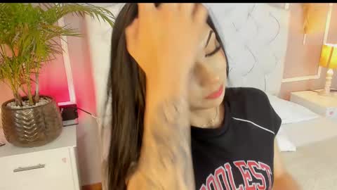 Snapshot of scarlet__hill chatting on February 28, 2:09 am scarlet hill online show from February 28, 2:09 am