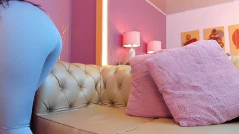 Scarlet Edwars online show from January 22, 1:00 pm