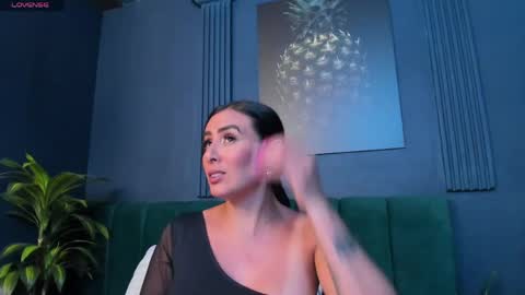 Scarlet Edwars online show from April 17, 6:55 pm