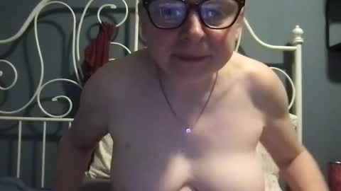Snapshot of scarlet_envyy chatting on September 9, 10:59 am scarlet_envyy online show from September 9, 10:59 am