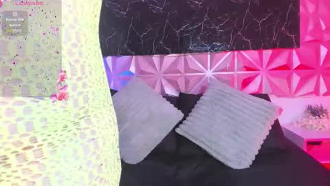 Scarlet  online show from February 12, 2:01 pm