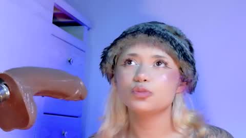 scarlet_gold online show from April 21, 2:51 am