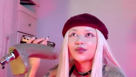 scarlet_gold online show from May 21, 12:39 am