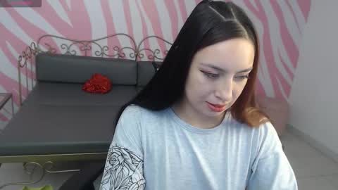 Snapshot of scarlet_queen4 chatting on February 14, 1:08 pm Kimberly online show from February 14, 1:08 pm