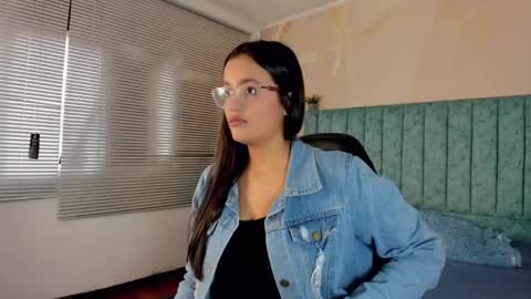 Snapshot of scarlet_rose__ chatting on February 21, 12:50 pm Scarlet online show from February 21, 12:50 pm