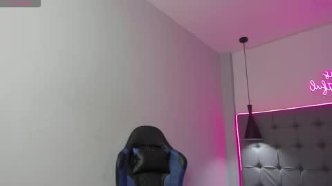 Snapshot of scarletcherry18 chatting on February 22, 3:18 am scarlet online show from February 22, 3:18 am