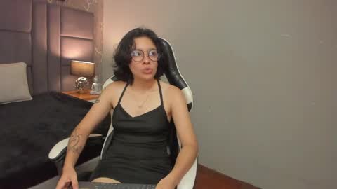 Snapshot of scarleth_blaze chatting on May 24, 2:49 am scarleth_blaze online show from May 24, 2:49 am