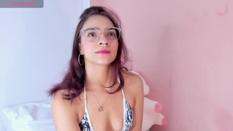 Snapshot of scarleth_red_ chatting on January 23, 11:58 am I am Scarleth Check mi profile online show from January 23, 11:58 am