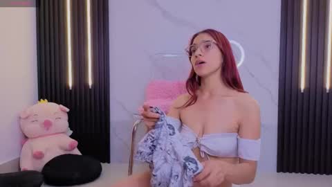 Snapshot of scarleth_red_ chatting on September 13, 12:05 pm I am Scarleth Check mi profile online show from September 13, 12:05 pm