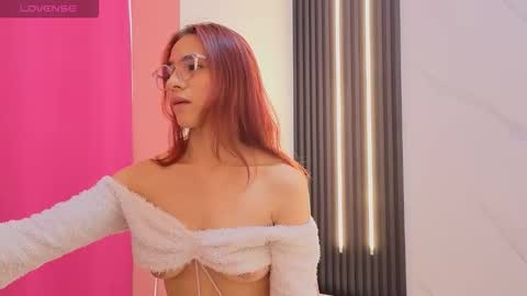 Snapshot of scarleth_red_ chatting on September 21, 12:07 pm I am Scarleth Check mi profile online show from September 21, 12:07 pm