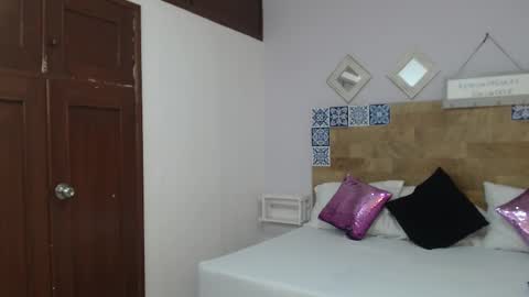 scarlet  online show from October 8, 10:13 am