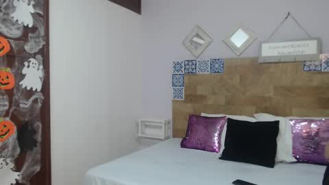 scarlet  online show from October 18, 10:05 am