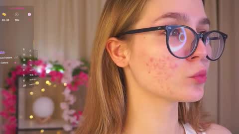 Snapshot of scarletliips chatting on December 14, 8:24 pm Maria online show from December 14, 8:24 pm