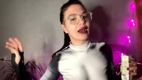 scarletpetal online show from January 21, 10:19 am