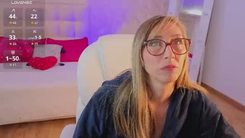 Snapshot of scarlett_079 chatting on July 10, 11:35 am Scarlett online show from July 10, 11:35 am