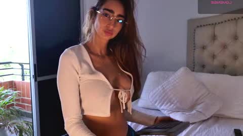Snapshot of scarlett_grand chatting on September 21, 7:59 pm Scarlett Grand online show from September 21, 7:59 pm