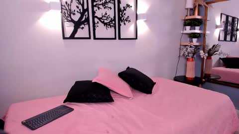 Scarlett Johs online show from October 21, 9:15 pm