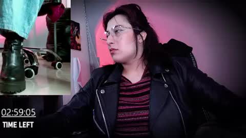 Snapshot of scarlett_sen chatting on June 27, 2:01 pm Mistress Scarlett online show from June 27, 2:01 pm