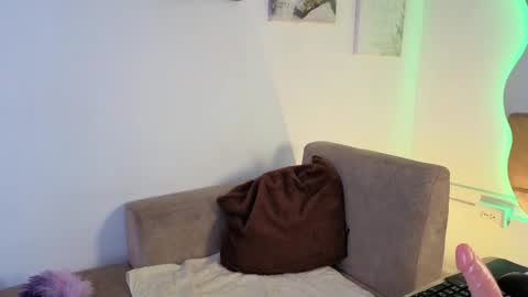 Scarlett   online show from April 9, 1:16 pm