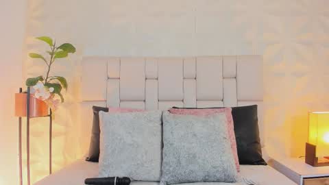     online show from December 5, 12:58 pm