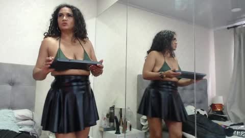 Snapshot of scarlettgreen_ chatting on April 23, 12:29 pm Scartt online show from April 23, 12:29 pm