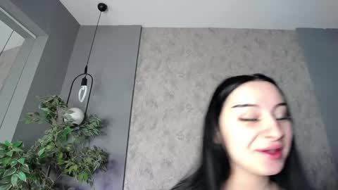 scarlettjakobs online show from April 12, 5:01 am