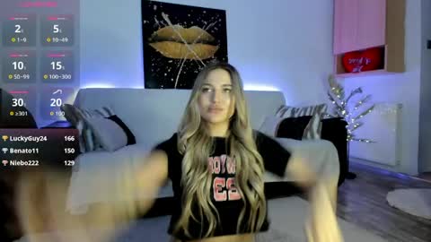 Scarlet online show from April 5, 5:32 pm