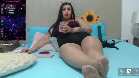 Snapshot of scarlettmyxx chatting on June 2, 10:34 pm Queen Scarlett online show from June 2, 10:34 pm