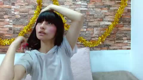 Snapshot of scarlettpinkcs chatting on December 6, 1:33 pm Scarlett pink online show from December 6, 1:33 pm