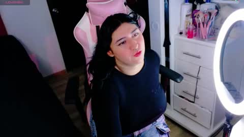 Snapshot of scarlettqueen56 chatting on February 12, 4:29 am chloe online show from February 12, 4:29 am