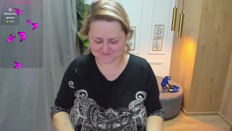 Snapshot of scarlettsoft chatting on December 3, 5:20 am Scarlett online show from December 3, 5:20 am