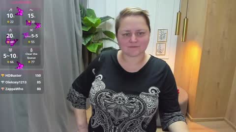 Snapshot of scarlettsoft chatting on December 5, 12:00 pm Scarlett online show from December 5, 12:00 pm