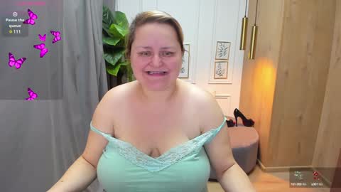 Snapshot of scarlettsoft chatting on December 17, 6:02 am Scarlett online show from December 17, 6:02 am