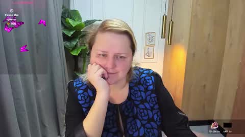 Snapshot of scarlettsoft chatting on October 21, 5:19 am Scarlett online show from October 21, 5:19 am