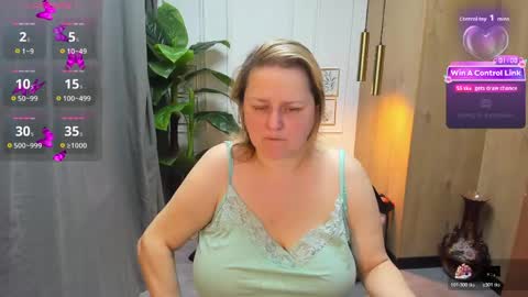 Snapshot of scarlettsoft chatting on April 26, 5:27 am Scarlett online show from April 26, 5:27 am
