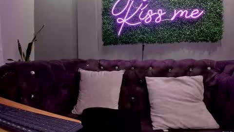 Scarlet online show from November 12, 5:24 pm