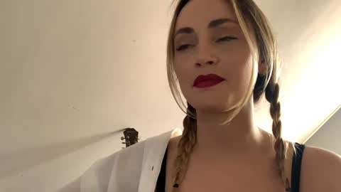 ScarlettxBlonde online show from April 3, 2:15 pm