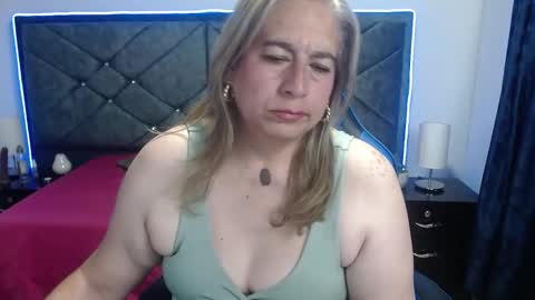 Snapshot of sccarlet_rose22 chatting on November 7, 11:05 pm Sccarlet online show from November 7, 11:05 pm