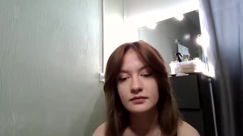 Snapshot of scented_elsa chatting on November 10, 11:42 am Elsa online show from November 10, 11:42 am