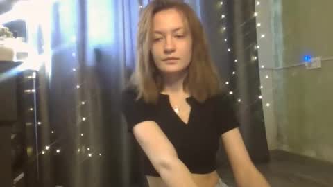 Snapshot of scented_elsa chatting on February 4, 11:27 am Elsa online show from February 4, 11:27 am