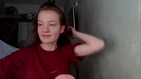 Snapshot of scented_elsa chatting on February 6, 10:40 am Elsa online show from February 6, 10:40 am