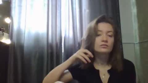 Snapshot of scented_elsa chatting on February 8, 8:18 am Elsa online show from February 8, 8:18 am