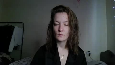 Snapshot of scented_elsa chatting on February 25, 7:18 am Elsa online show from February 25, 7:18 am