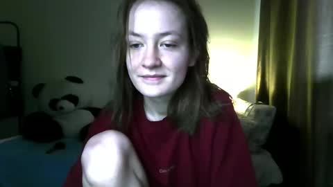 Snapshot of scented_elsa chatting on March 2, 8:43 am Elsa online show from March 2, 8:43 am