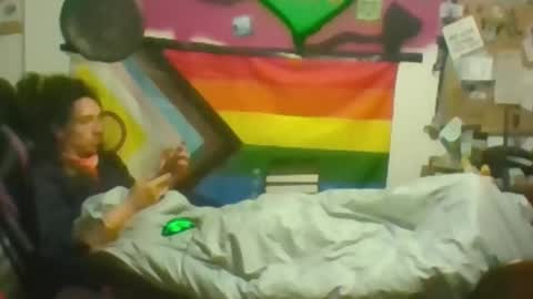 Snapshot of schnico chatting on October 3, 3:47 am schmidti online show from October 3, 3:47 am