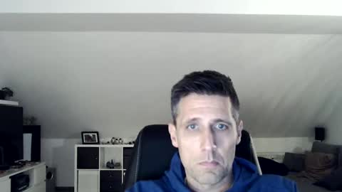 Snapshot of schnuckigeil chatting on January 2, 5:39 pm Dildomen online show from January 2, 5:39 pm