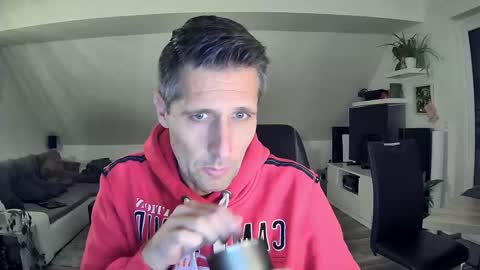 Snapshot of schnuckigeil chatting on November 10, 6:18 pm Dildomen online show from November 10, 6:18 pm